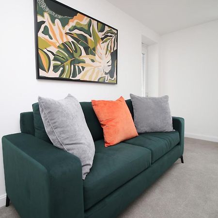 No 43 Stadium Views By Ssw - 2Br, Parking, Sleeps 4, 3Min Walk To Stadium, 10Min Drive To City Centre, Marina And Close To M4 Morriston Exterior foto