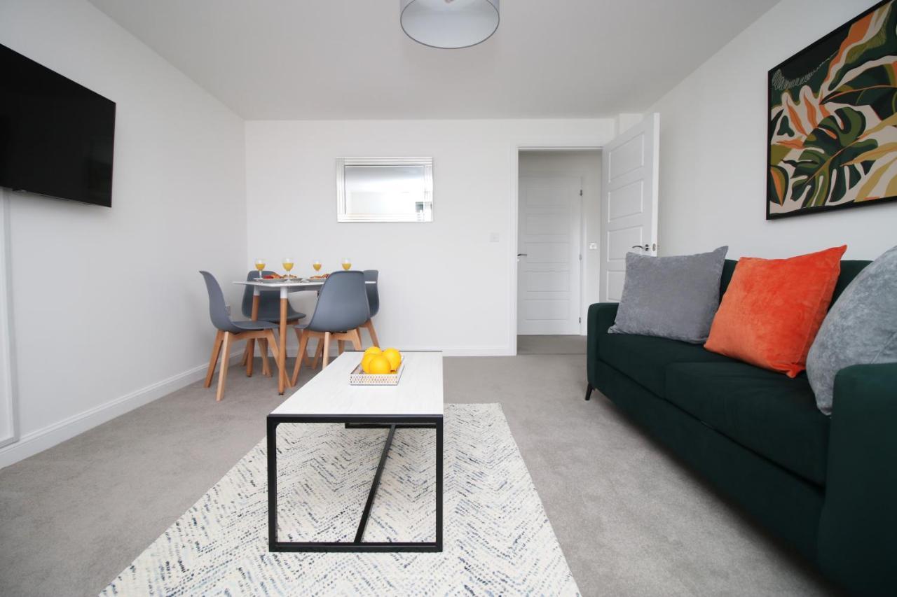 No 43 Stadium Views By Ssw - 2Br, Parking, Sleeps 4, 3Min Walk To Stadium, 10Min Drive To City Centre, Marina And Close To M4 Morriston Exterior foto