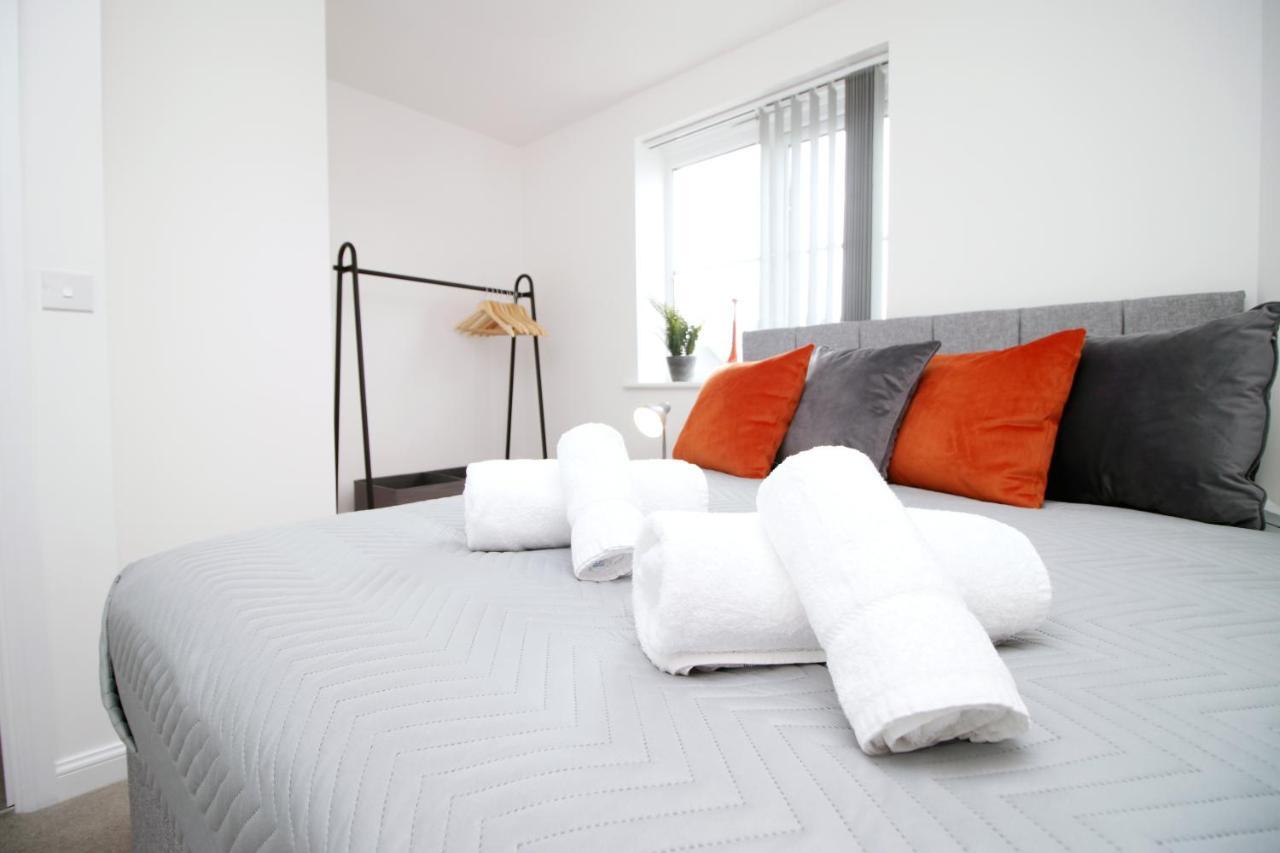 No 43 Stadium Views By Ssw - 2Br, Parking, Sleeps 4, 3Min Walk To Stadium, 10Min Drive To City Centre, Marina And Close To M4 Morriston Exterior foto