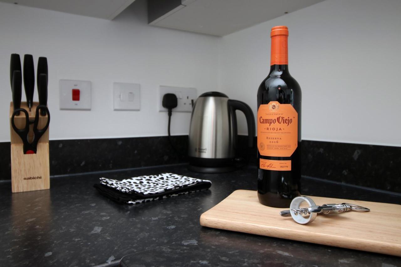 No 43 Stadium Views By Ssw - 2Br, Parking, Sleeps 4, 3Min Walk To Stadium, 10Min Drive To City Centre, Marina And Close To M4 Morriston Exterior foto
