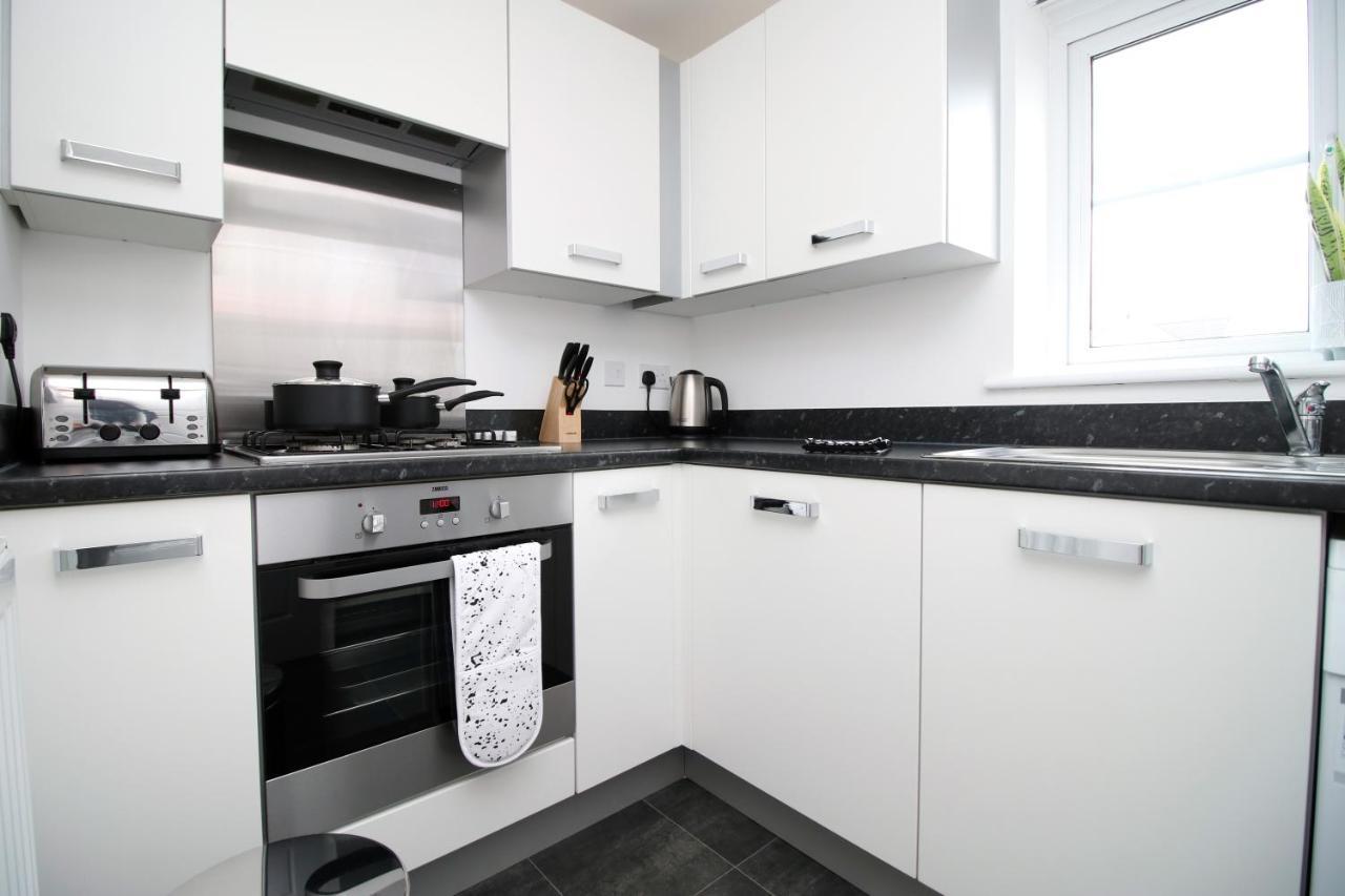 No 43 Stadium Views By Ssw - 2Br, Parking, Sleeps 4, 3Min Walk To Stadium, 10Min Drive To City Centre, Marina And Close To M4 Morriston Exterior foto