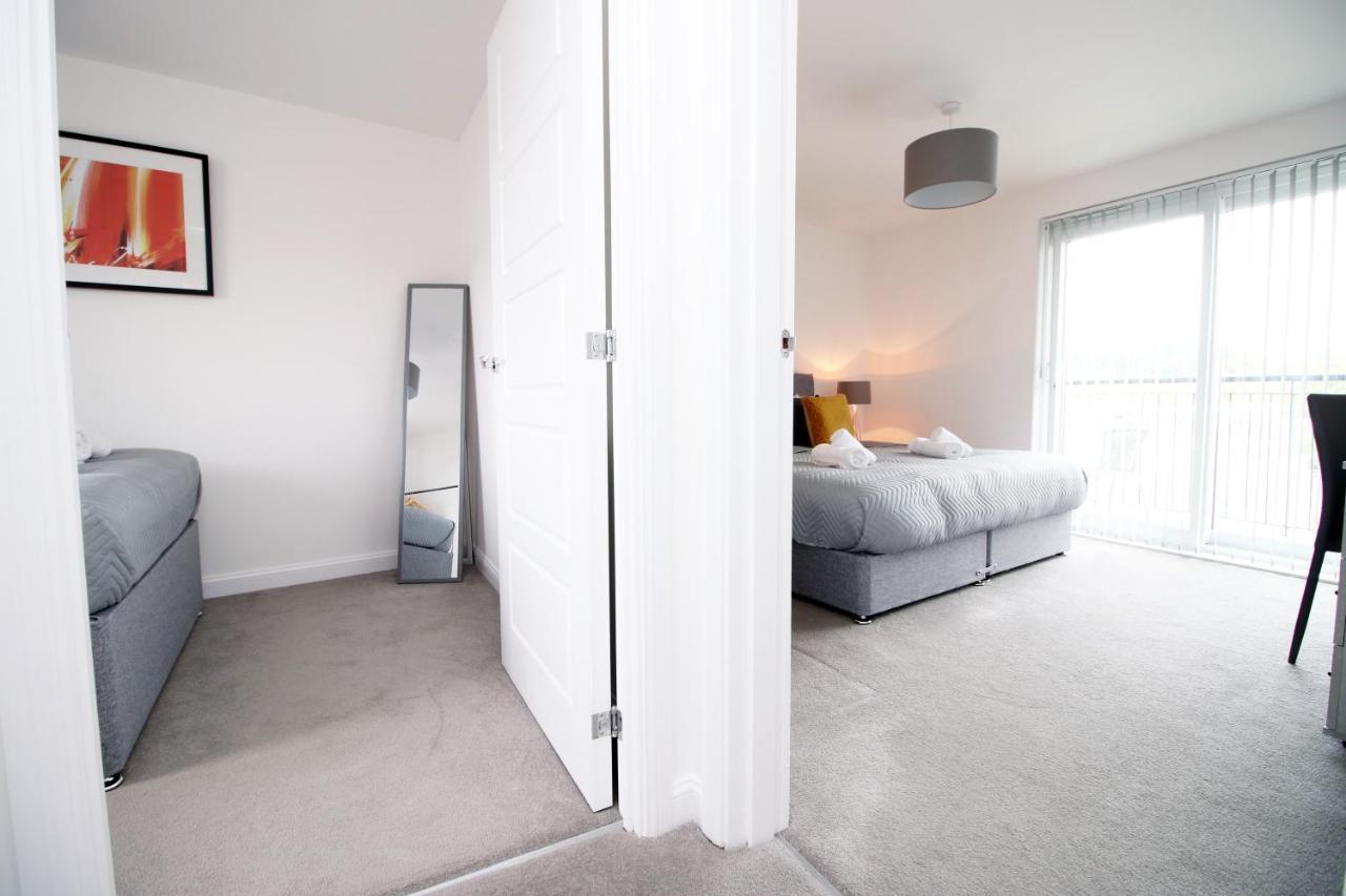 No 43 Stadium Views By Ssw - 2Br, Parking, Sleeps 4, 3Min Walk To Stadium, 10Min Drive To City Centre, Marina And Close To M4 Morriston Exterior foto