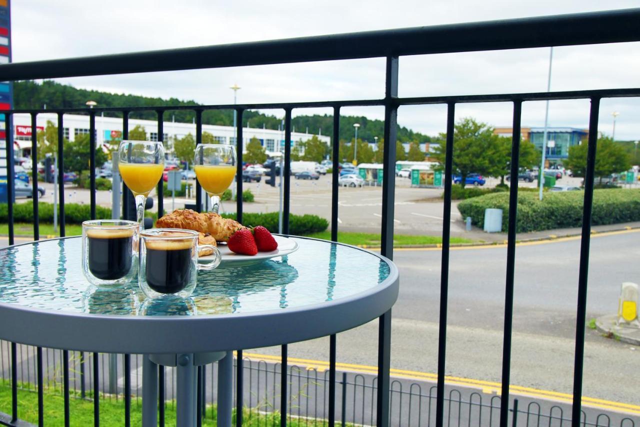No 43 Stadium Views By Ssw - 2Br, Parking, Sleeps 4, 3Min Walk To Stadium, 10Min Drive To City Centre, Marina And Close To M4 Morriston Exterior foto
