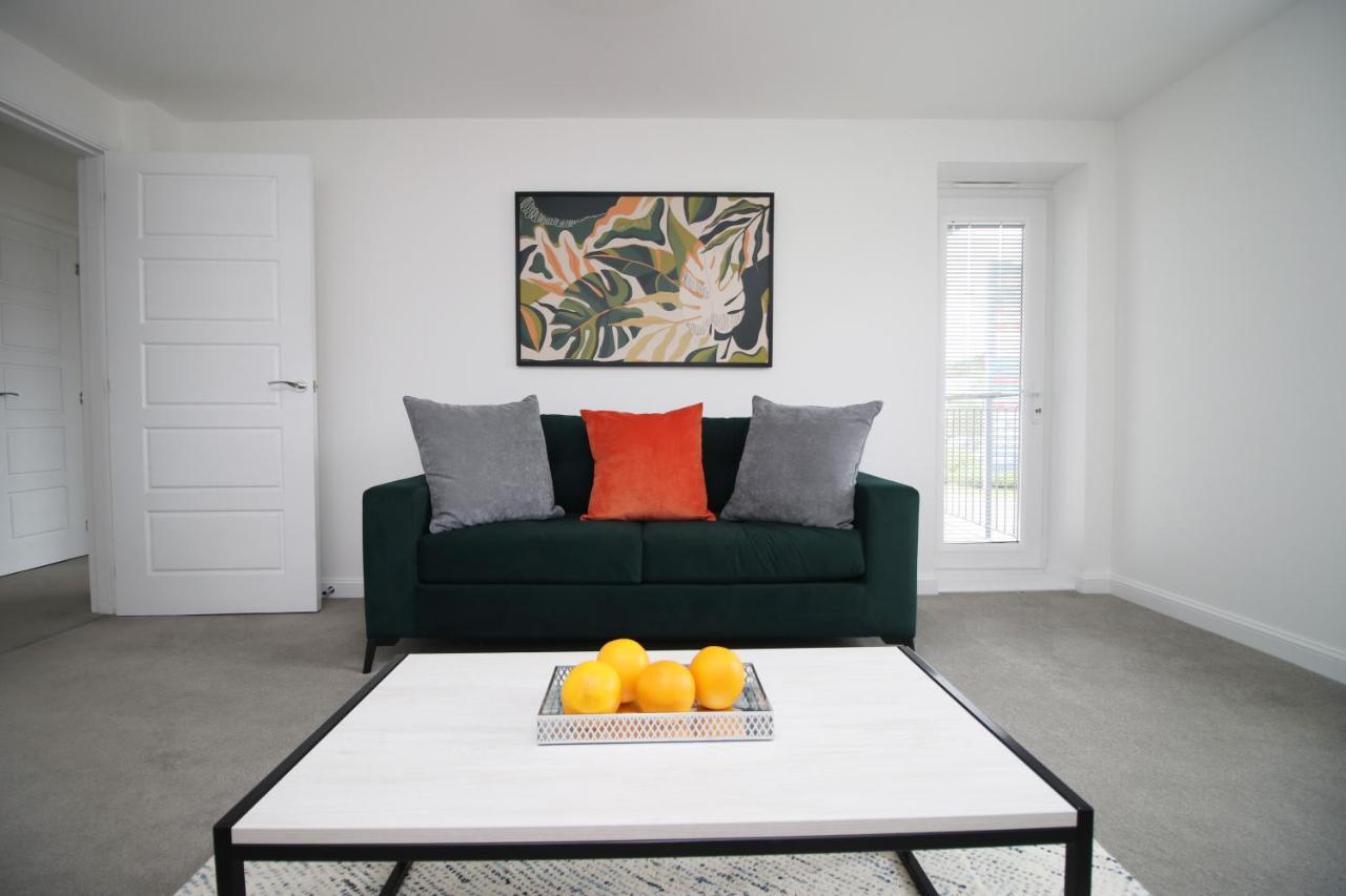 No 43 Stadium Views By Ssw - 2Br, Parking, Sleeps 4, 3Min Walk To Stadium, 10Min Drive To City Centre, Marina And Close To M4 Morriston Exterior foto
