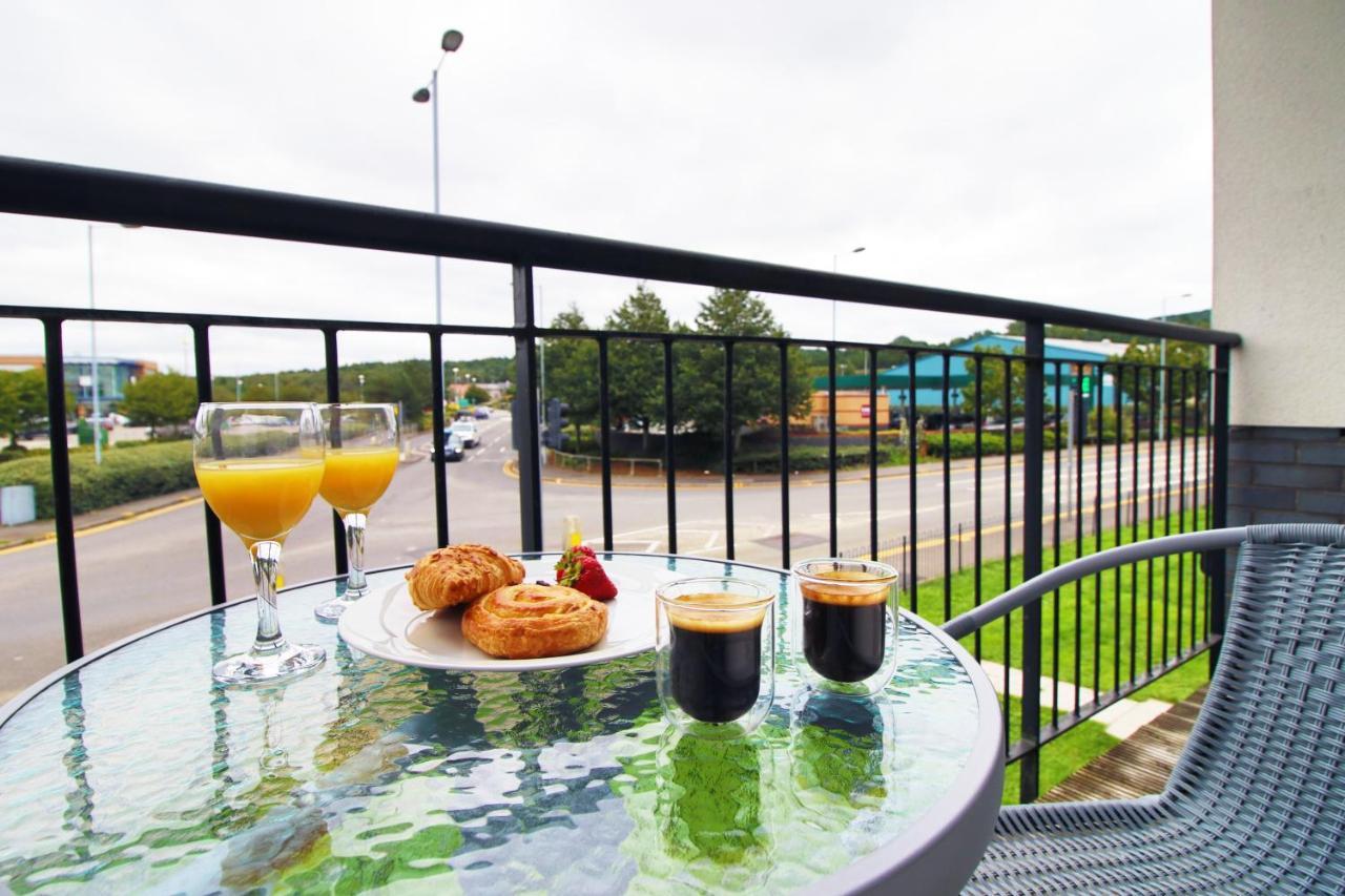No 43 Stadium Views By Ssw - 2Br, Parking, Sleeps 4, 3Min Walk To Stadium, 10Min Drive To City Centre, Marina And Close To M4 Morriston Exterior foto